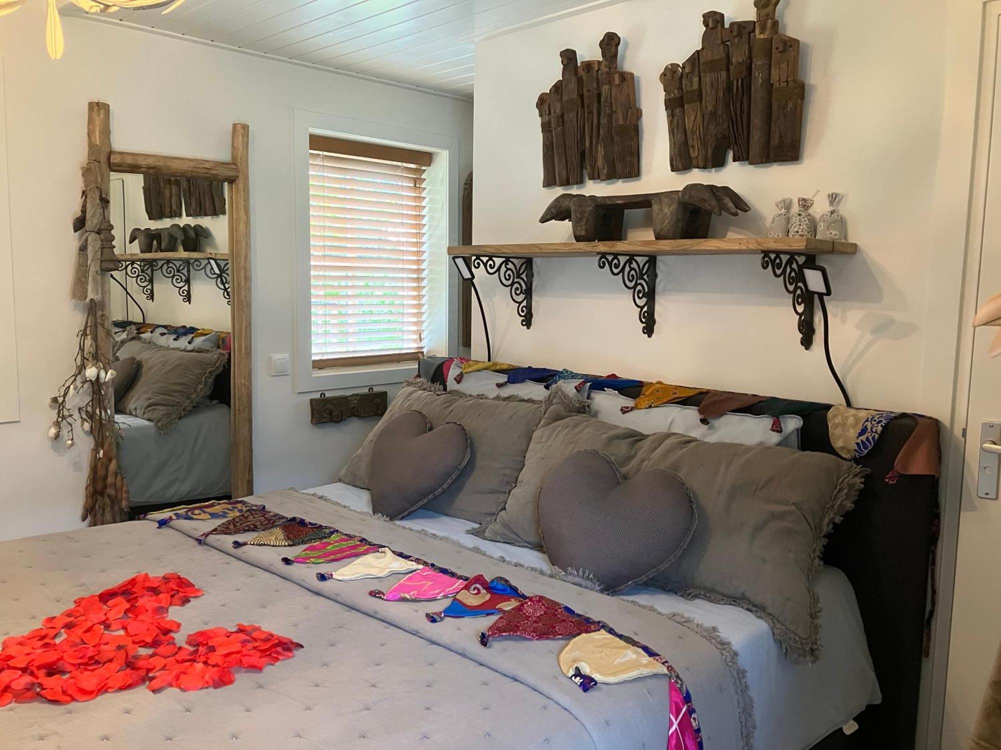 Bed & Breakfast Hoeve Happiness - Ontbijt Inbegrepen - Wellness Aanwezig Voorthuizen Exterior foto